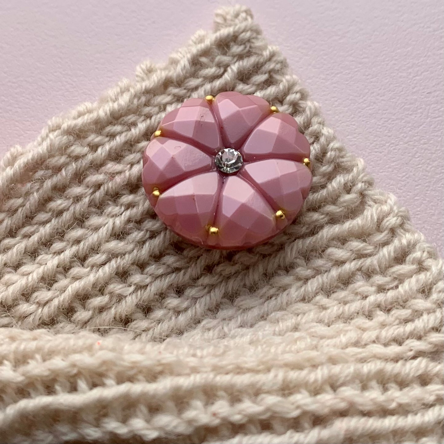 Gammel Rosa Dahlia knap 22mm med klar similisten