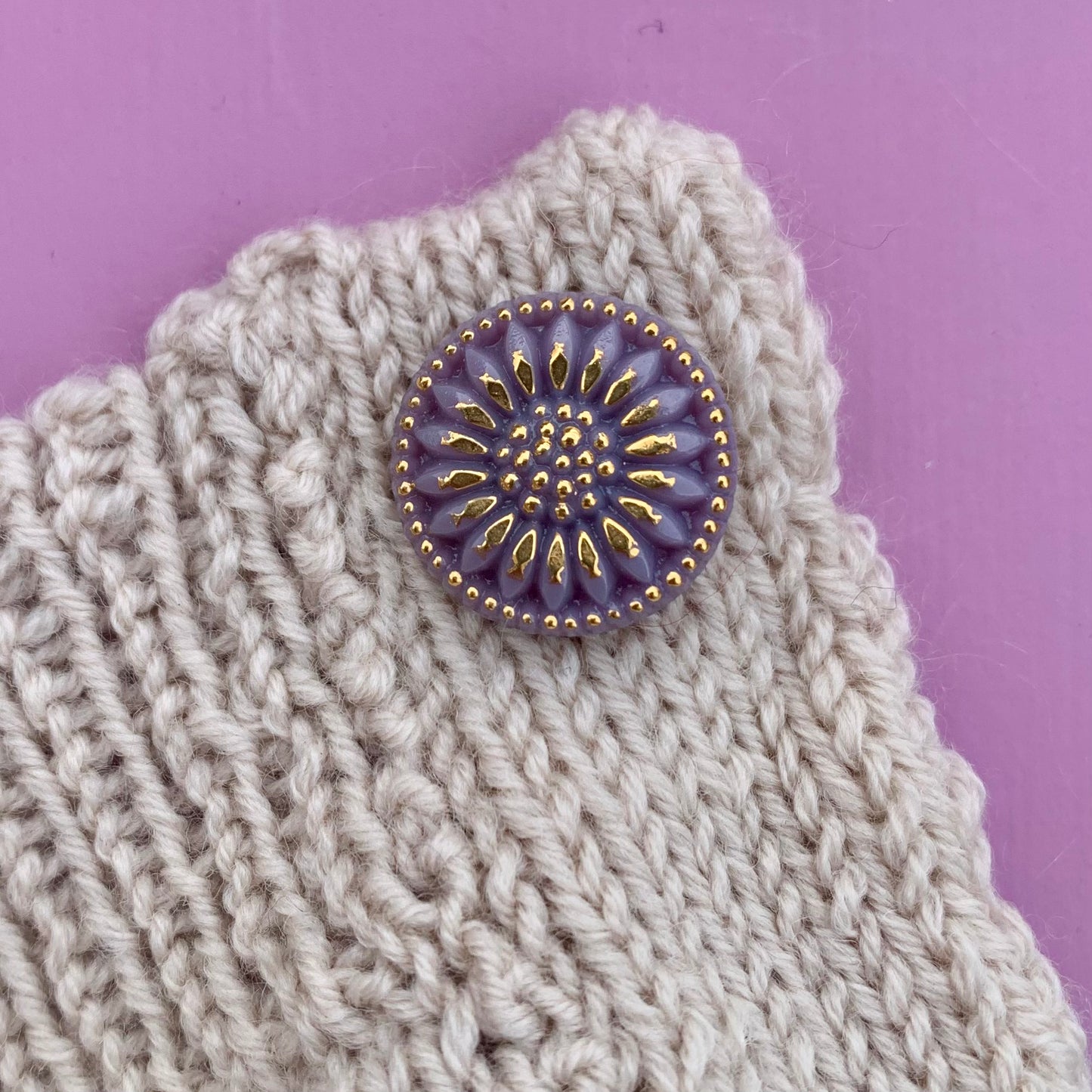 18mm - SOLSIKKE knap - Lavendel Lilla, Guld