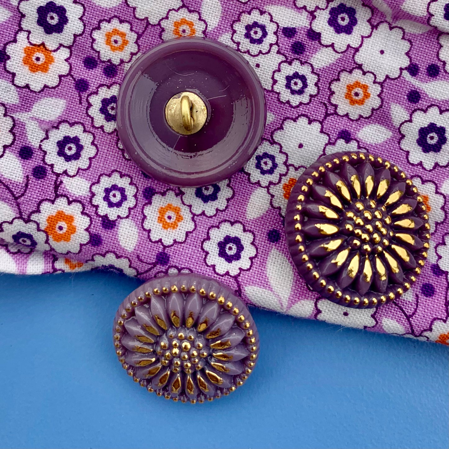 18mm - SOLSIKKE knap - Lavendel Lilla, Guld