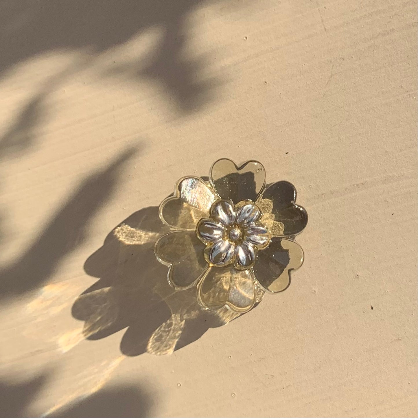 Grå blomst glasknap 22mm