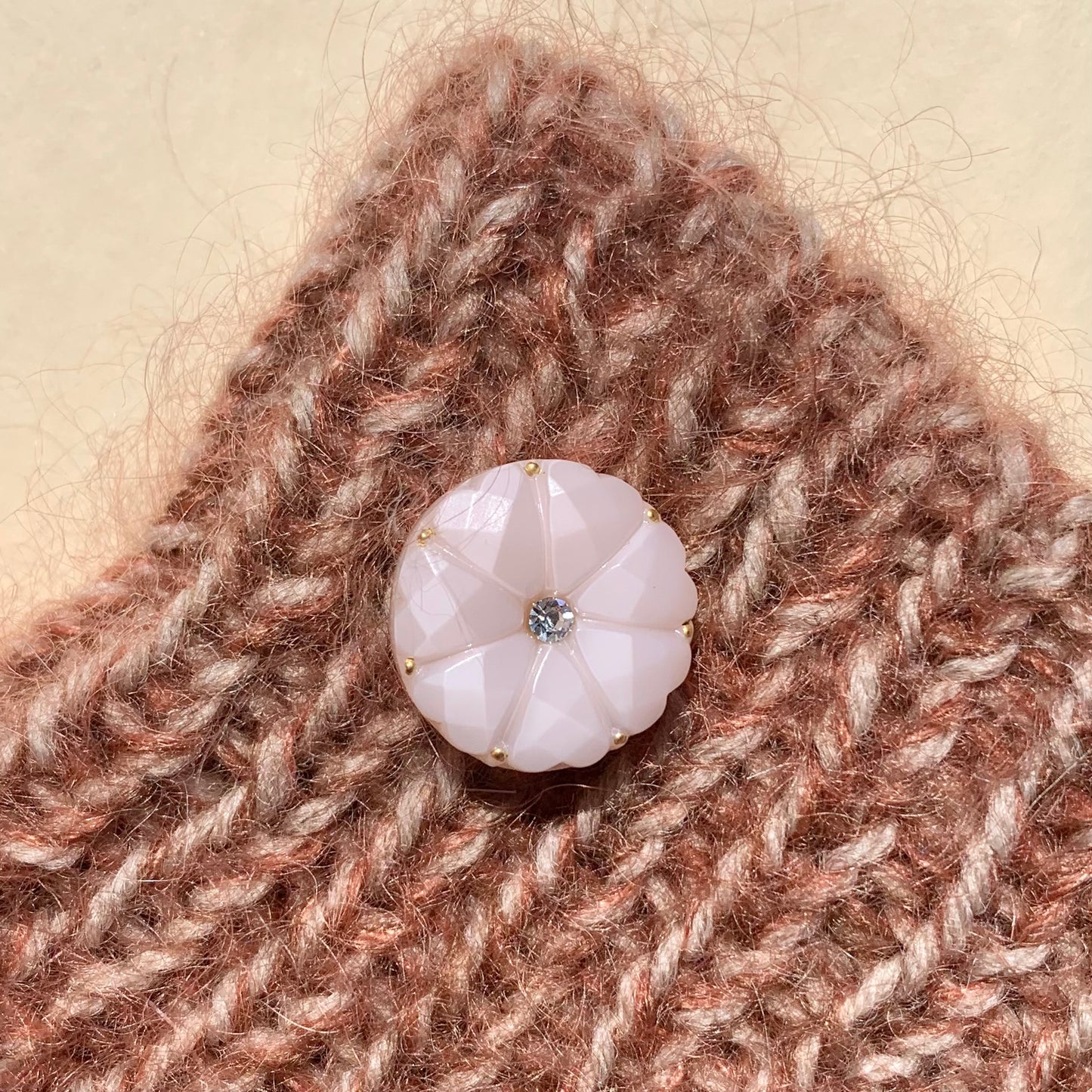 Glasknap rosa 18mm dahlia knap med guld prikke og klar similisten
