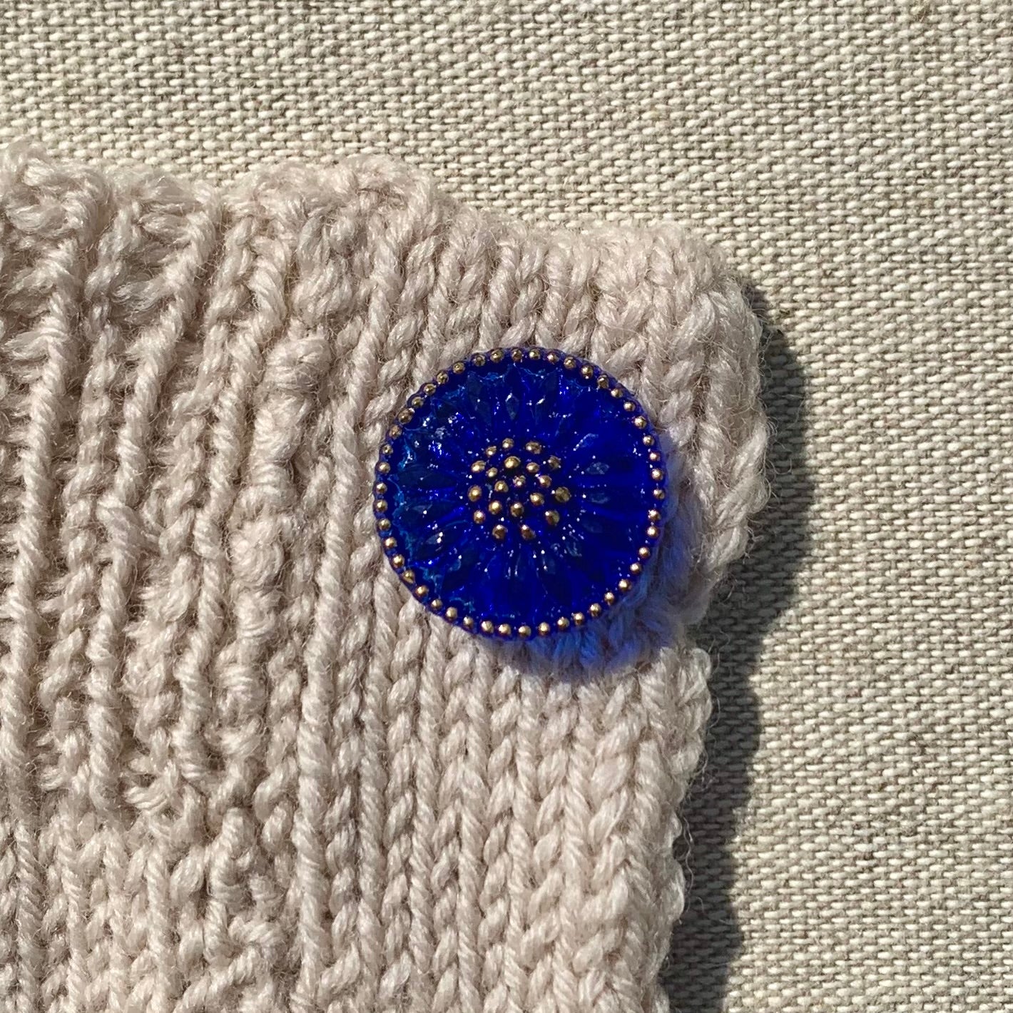 glasknap, mørk blå, med guld detaljer, 18mm