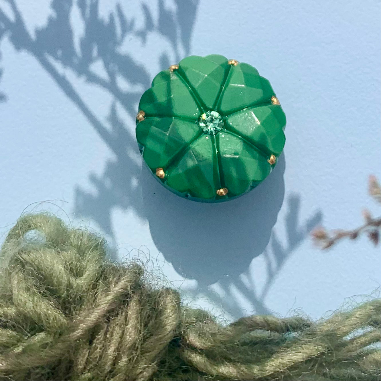 Grøn Dahlia knap 18mm med grøn sten