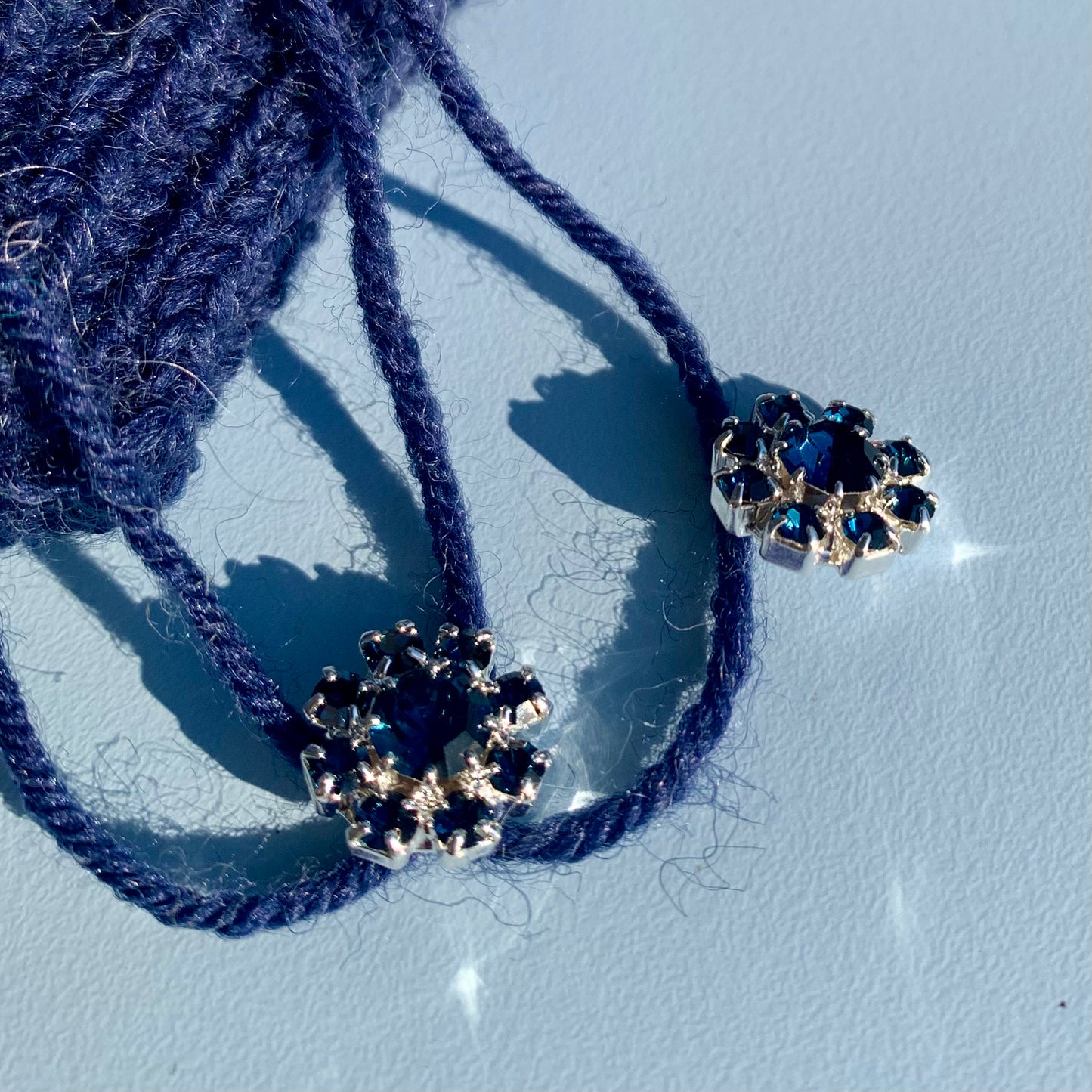 14 mm – HOLLY Knopf – Saphirblau, Silber
