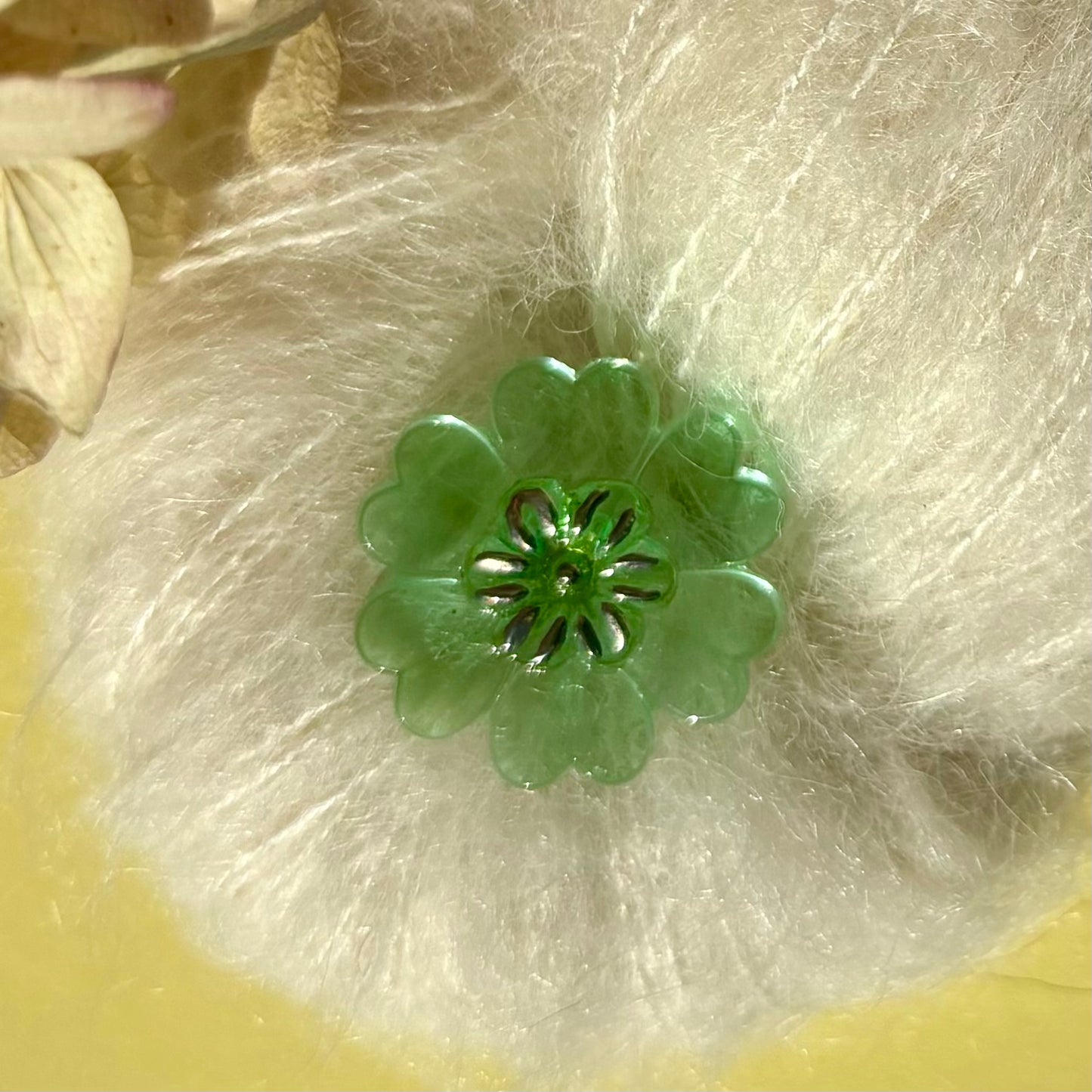 Grøn glasknap 22mm blomst