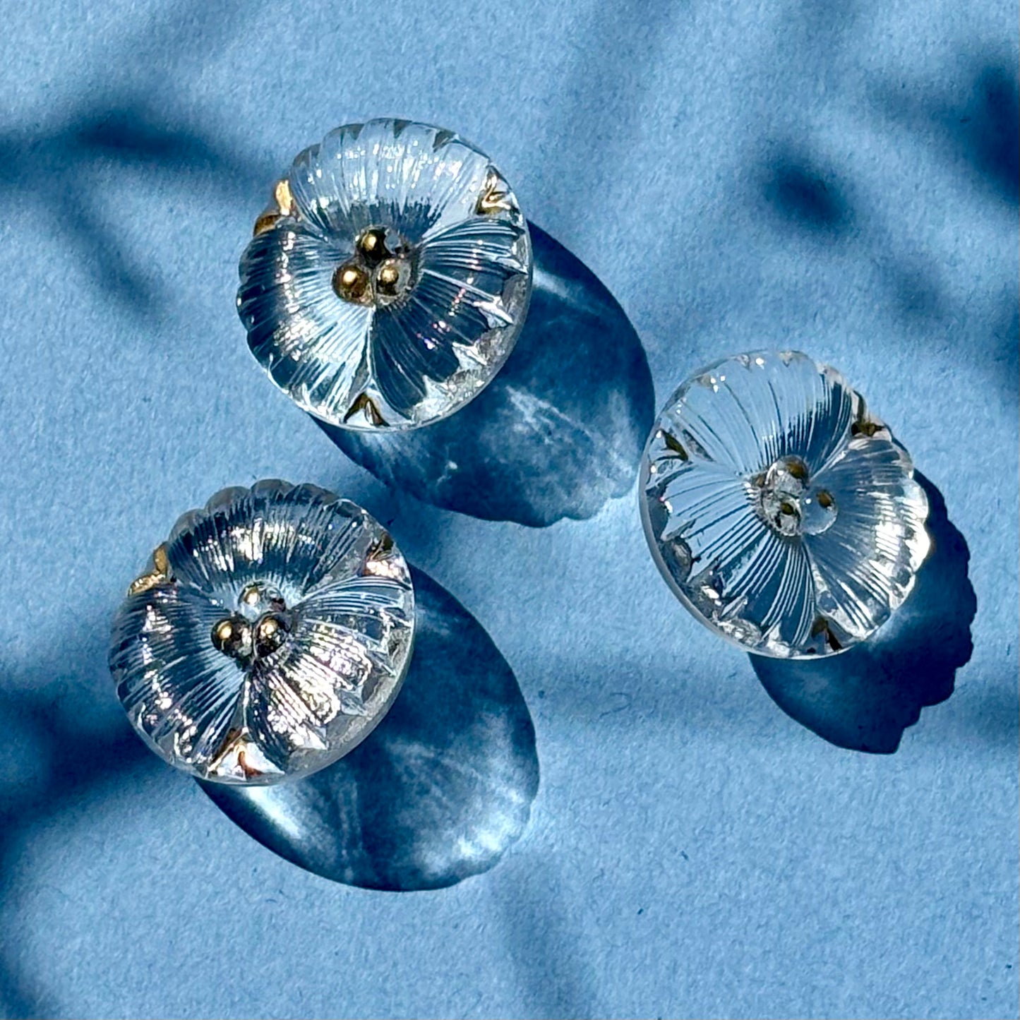 Daisy glasknap 18mm klart glas med guld