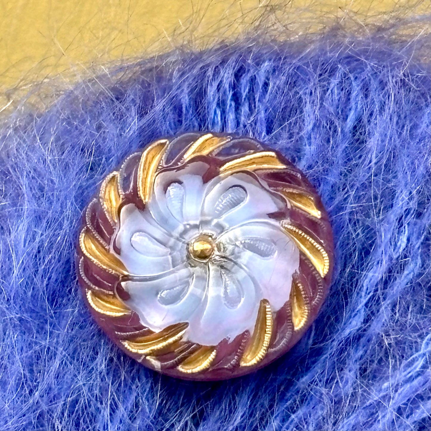 glasknap karrusel blomst lilla guld haandlavet knap 22mm