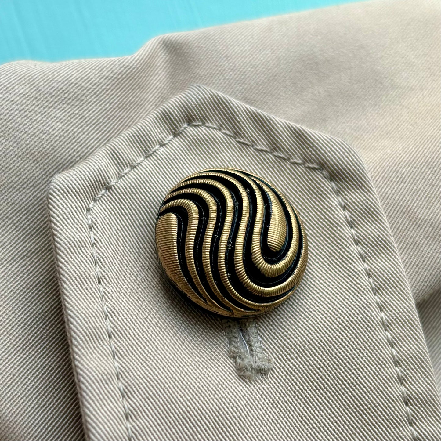 bølge knap glasknap sort guld