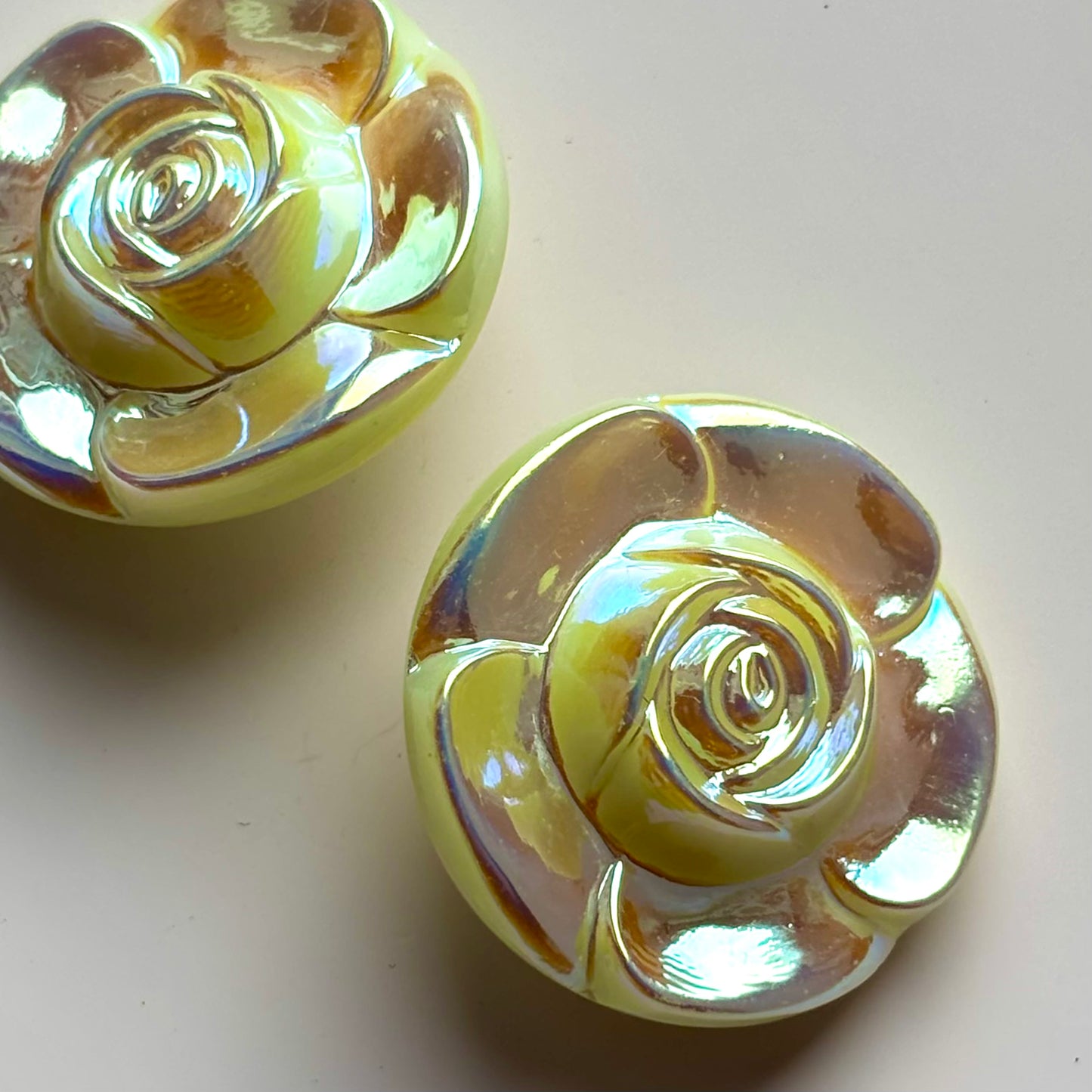 rose glasknap 26mm gul perlemorseffekt