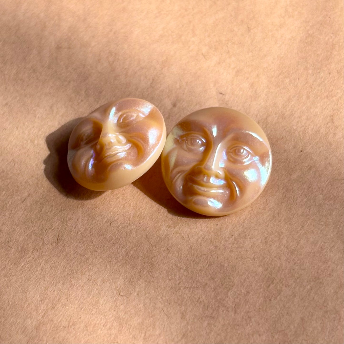 måne glasknap brun 18mm med perlemors effet