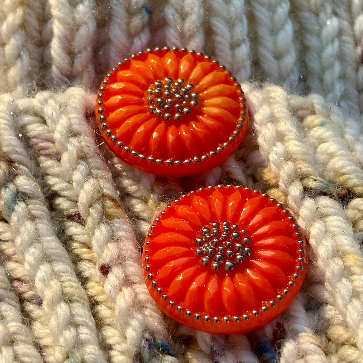 solsikke knap orange soelv 22mm