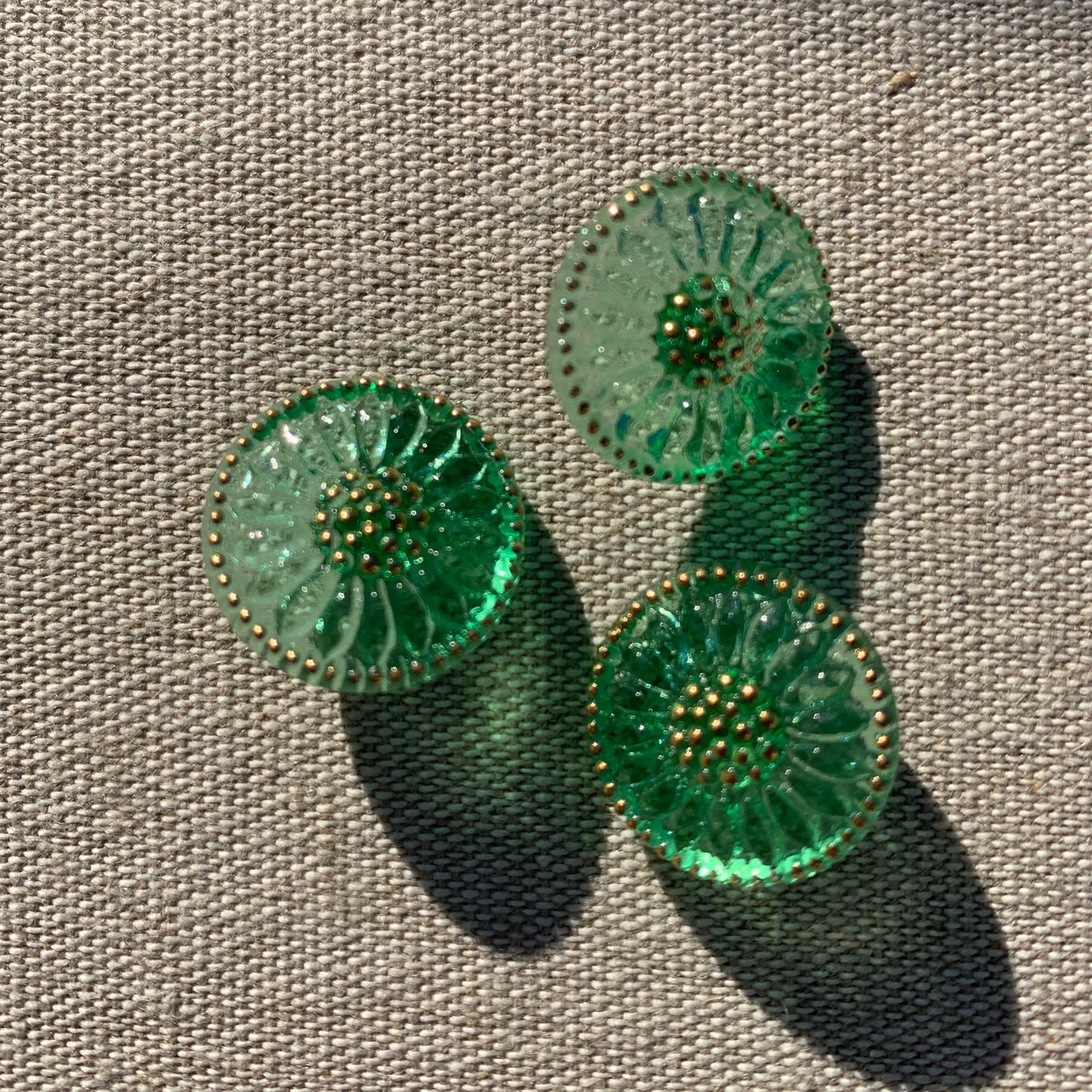 18 mm – SONNENBLUMEN-Knopf – Grün, Gold