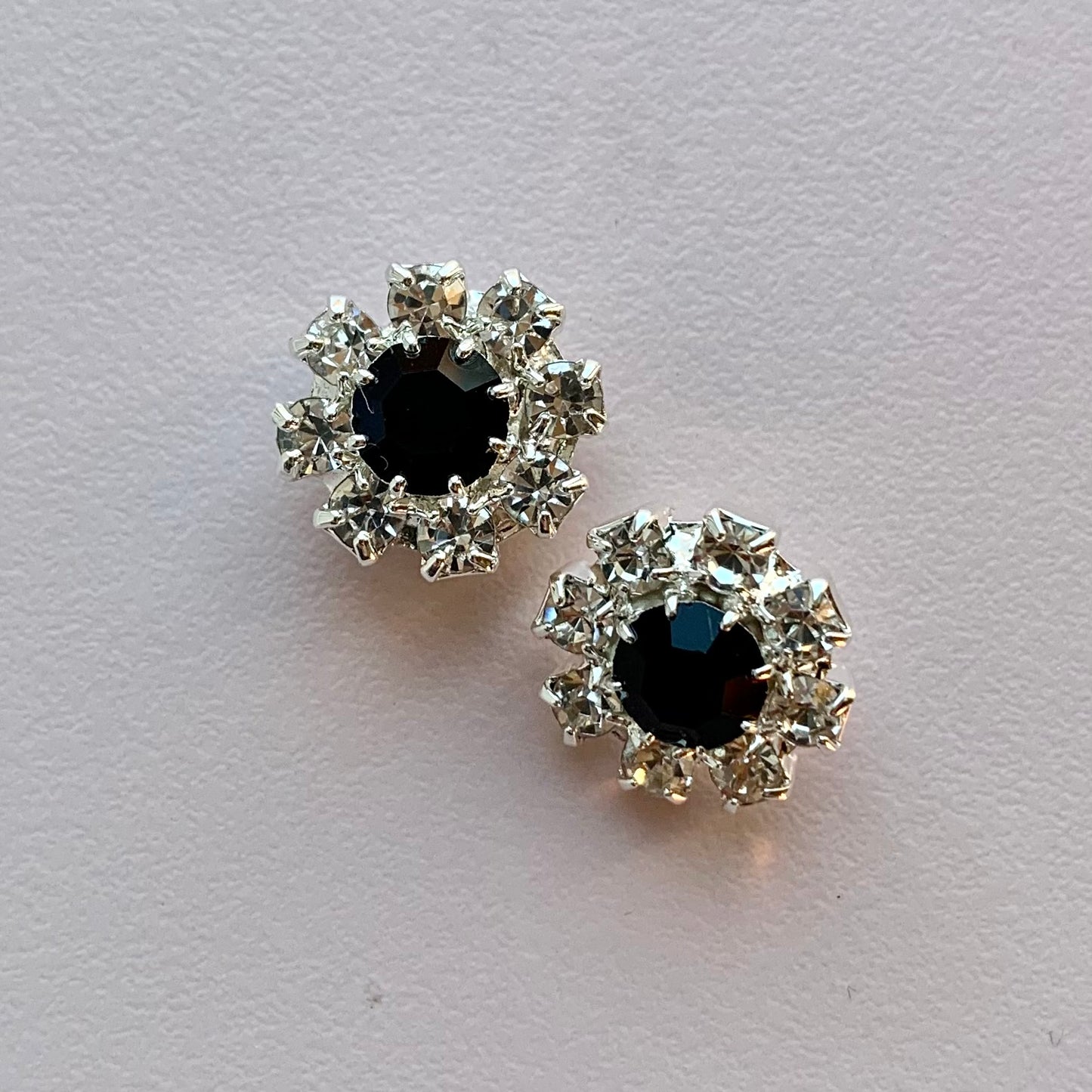 Similiknapper sort og klar krystal glas med sølv fatning 14mm