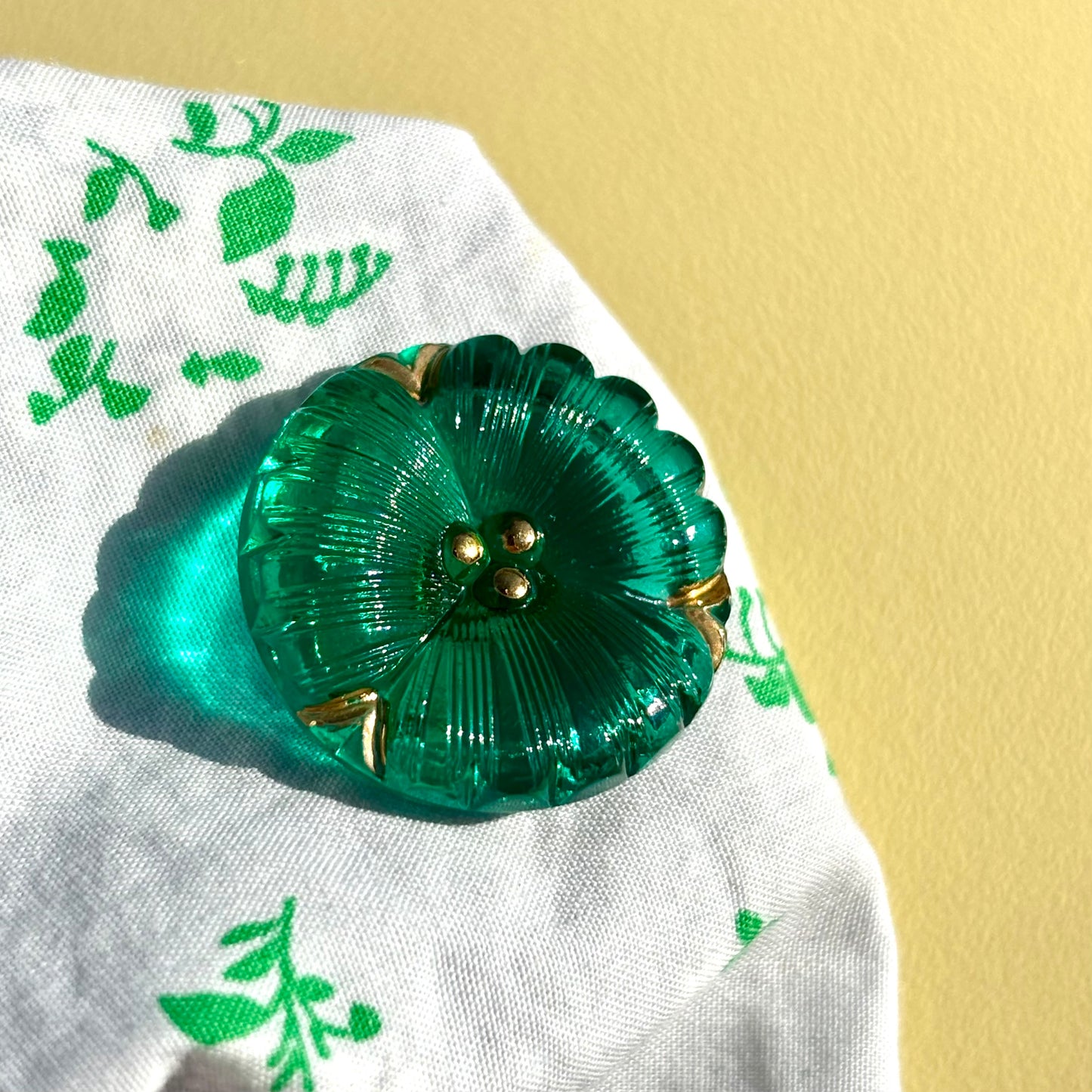 22mm - DAISY knap - Skovgrøn, Guld
