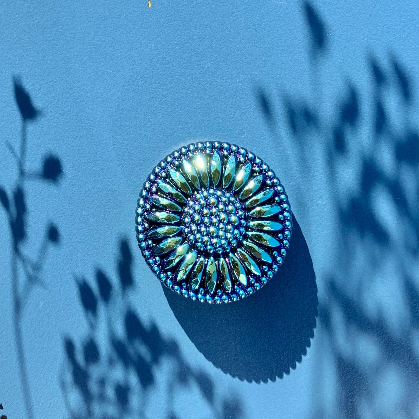 26mm - SUNFLOWER button - Black, Mother of pearl effect