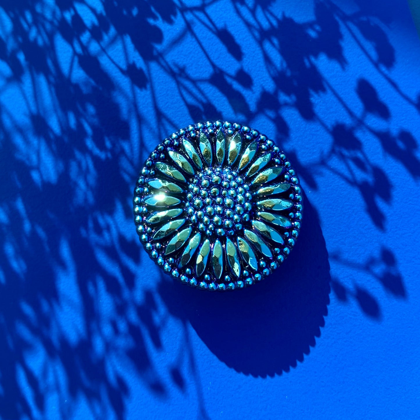 26mm - SUNFLOWER button - Black, Mother of pearl effect