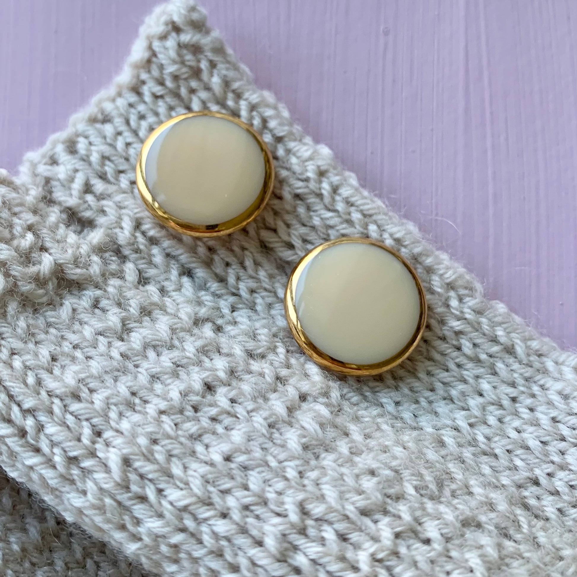 Coco glasknap 18mm sand og guld 