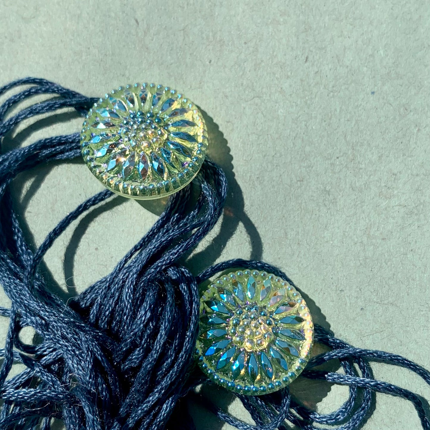 Gul glasknap 18mm med spejl effekt 