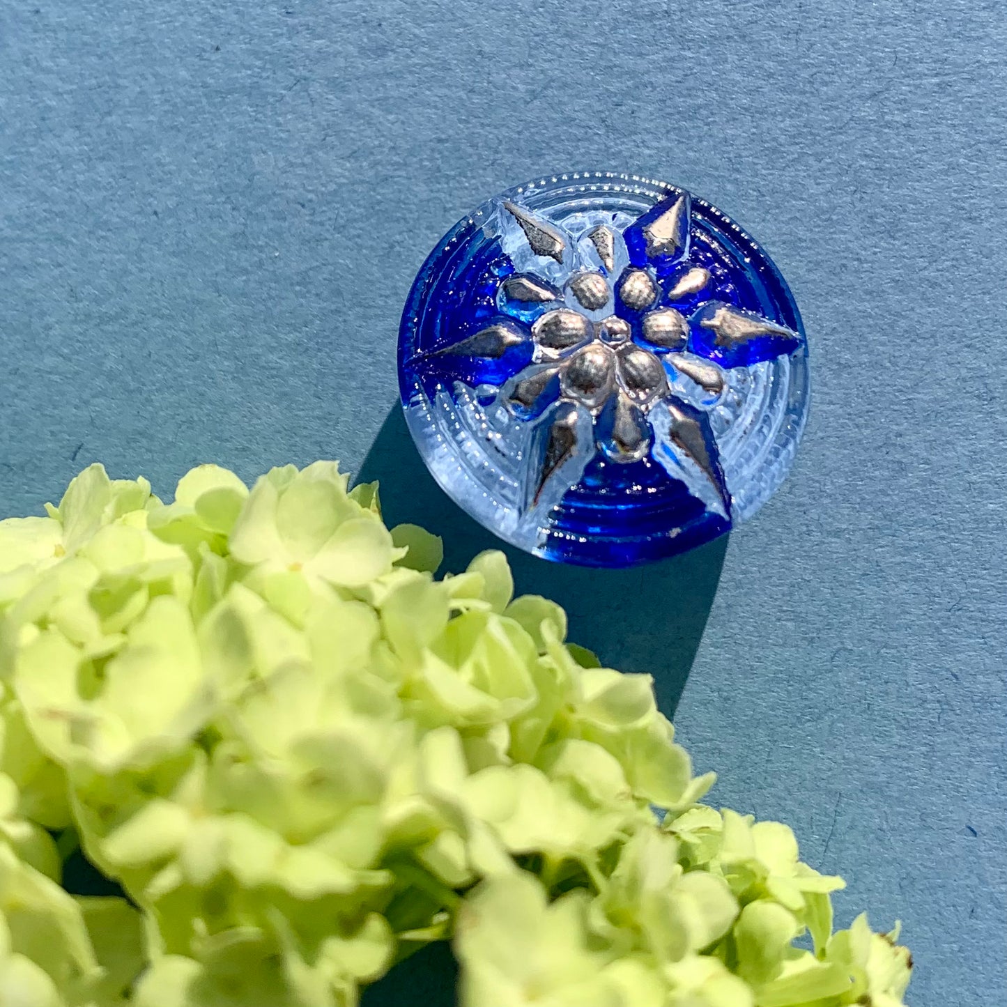blå glasknap riga 18mm med sølv detaljer 