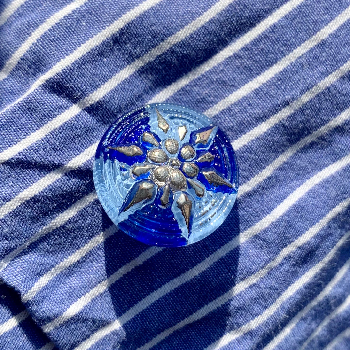 blå glasknap riga 18mm med sølv detaljer 