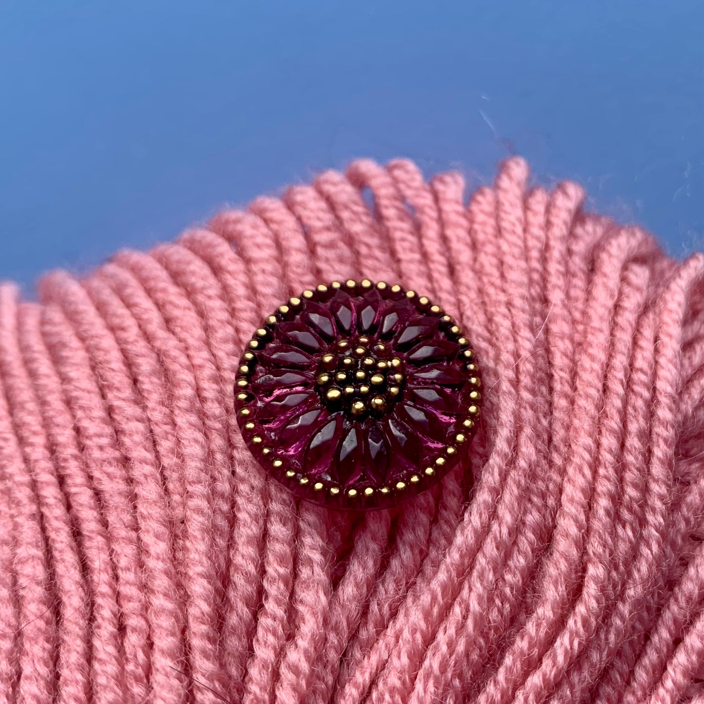 Glasknap lilla med guld detaljer blomst 18mm 