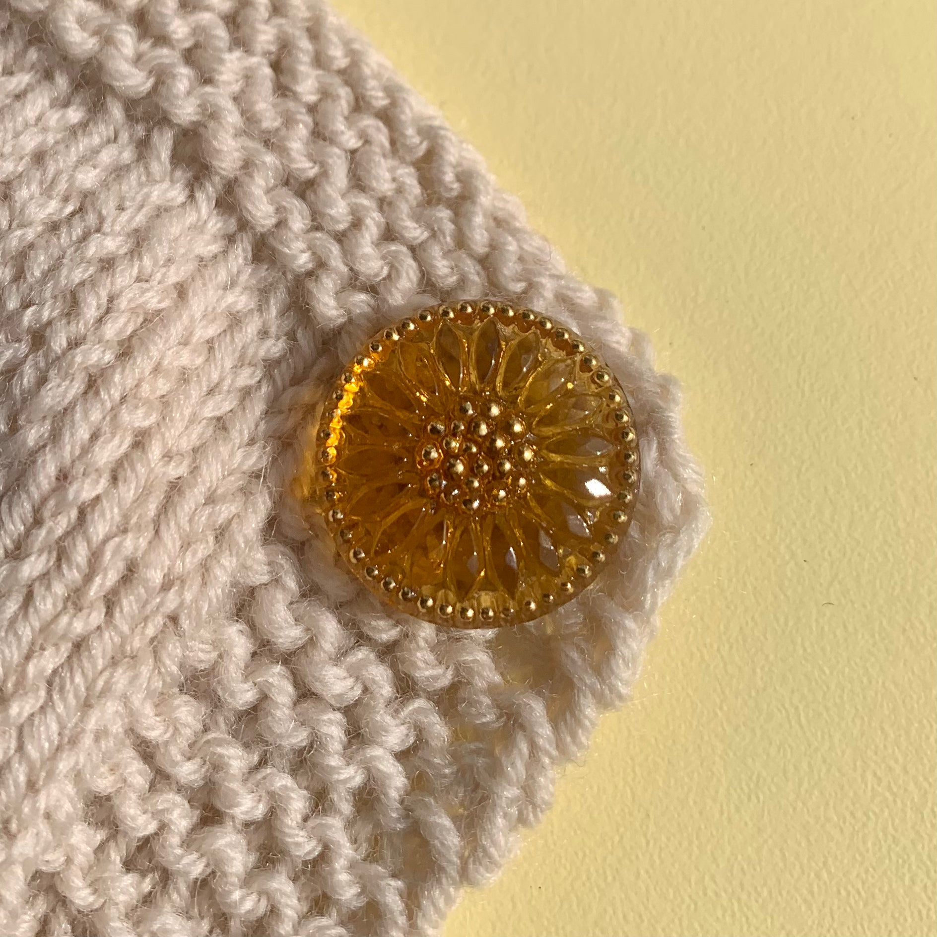 glasknap solsikke 18mm honning brun 18mm med guld detaljer 