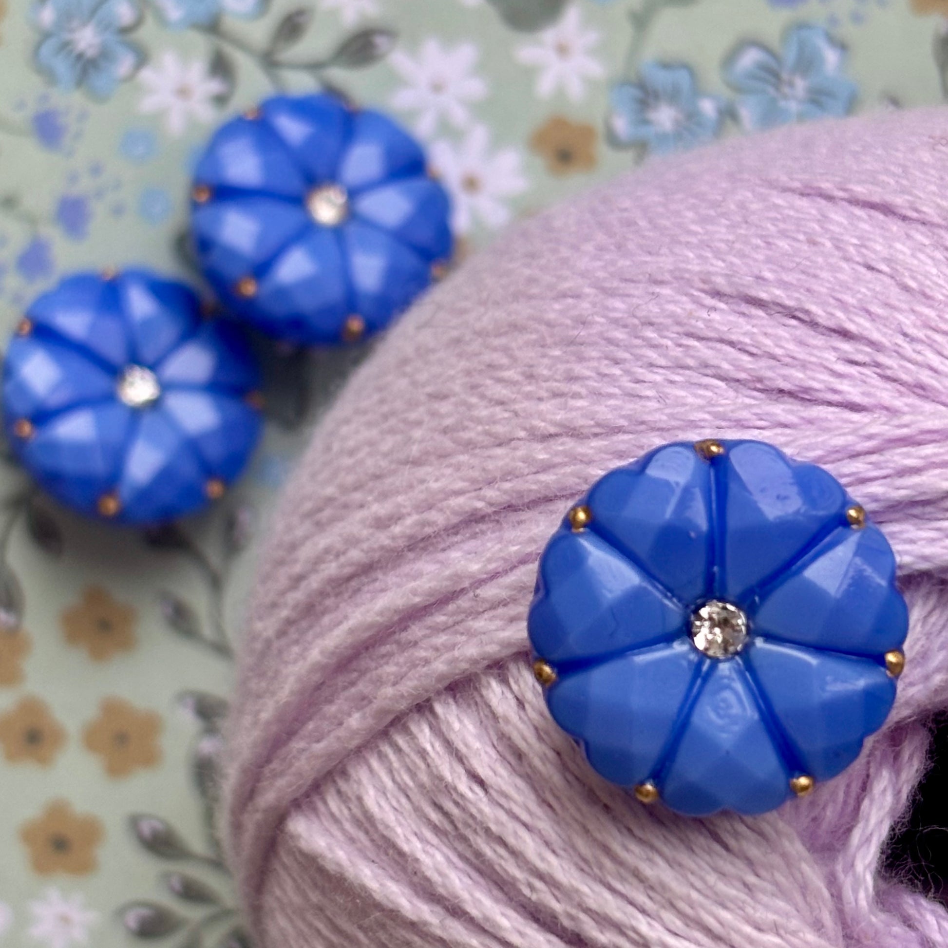 glasknap Dahlia 18mm blå guld prik klar similisten 