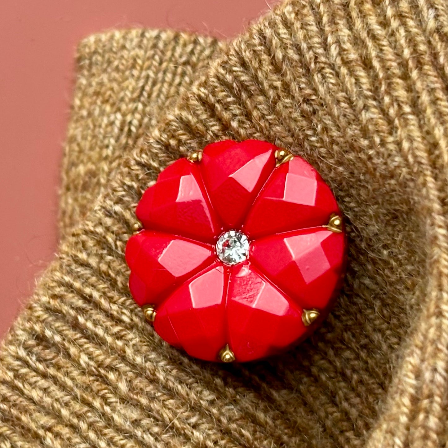 glasknap dahlia, rød guld prik 18mm 