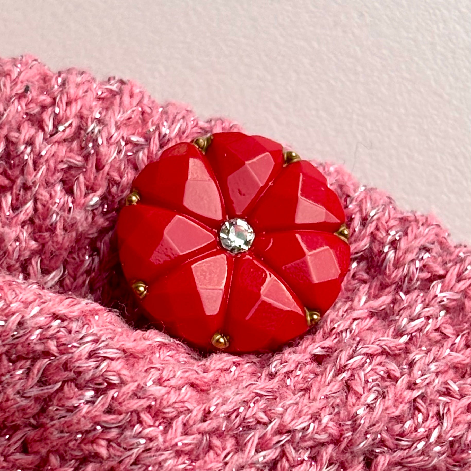 glasknap dahlia, rød guld prik 18mm 