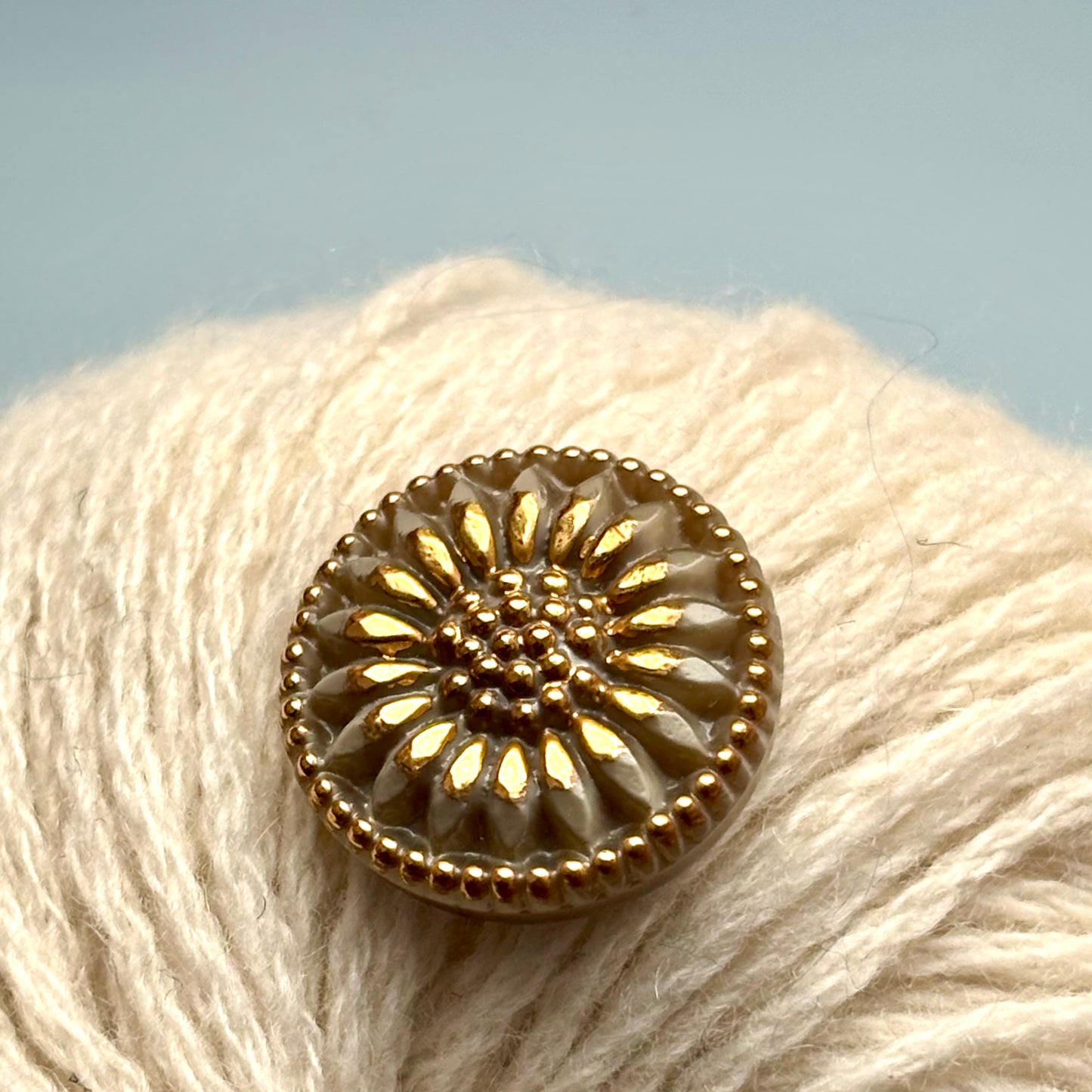 solsikke 18mm glasknap mokka guld 