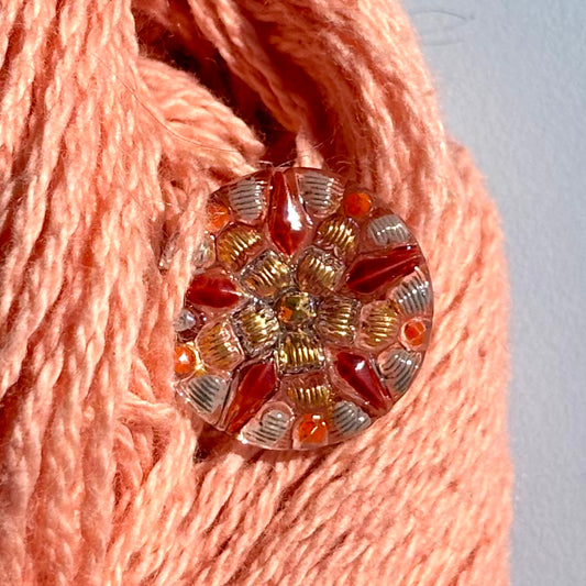 glasknap håndmaler rødlige farver med guld detaljer 18mm med metal øje 