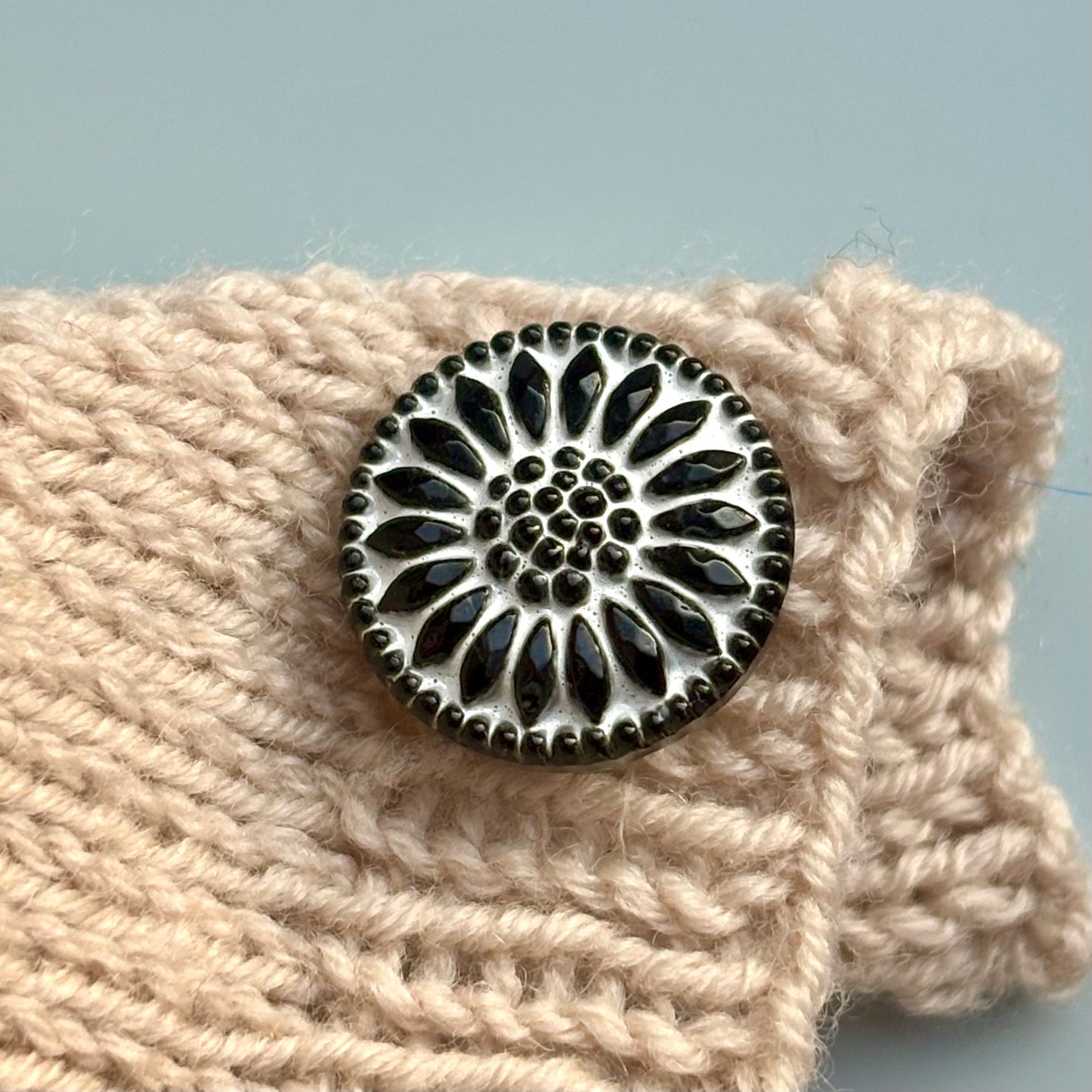 solsikke glasknap sort hvid 18mm 