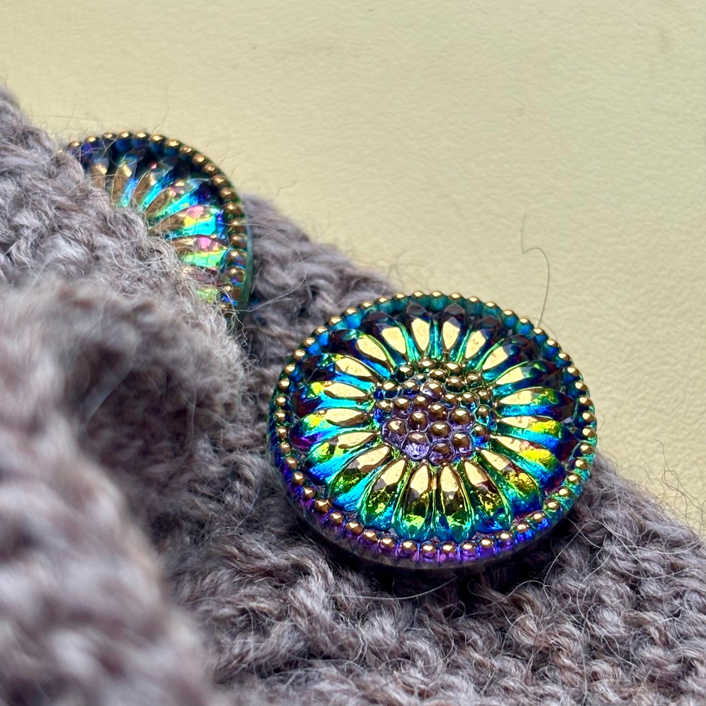 glasknap 22mm multifarvet solsikke guld detaljer 