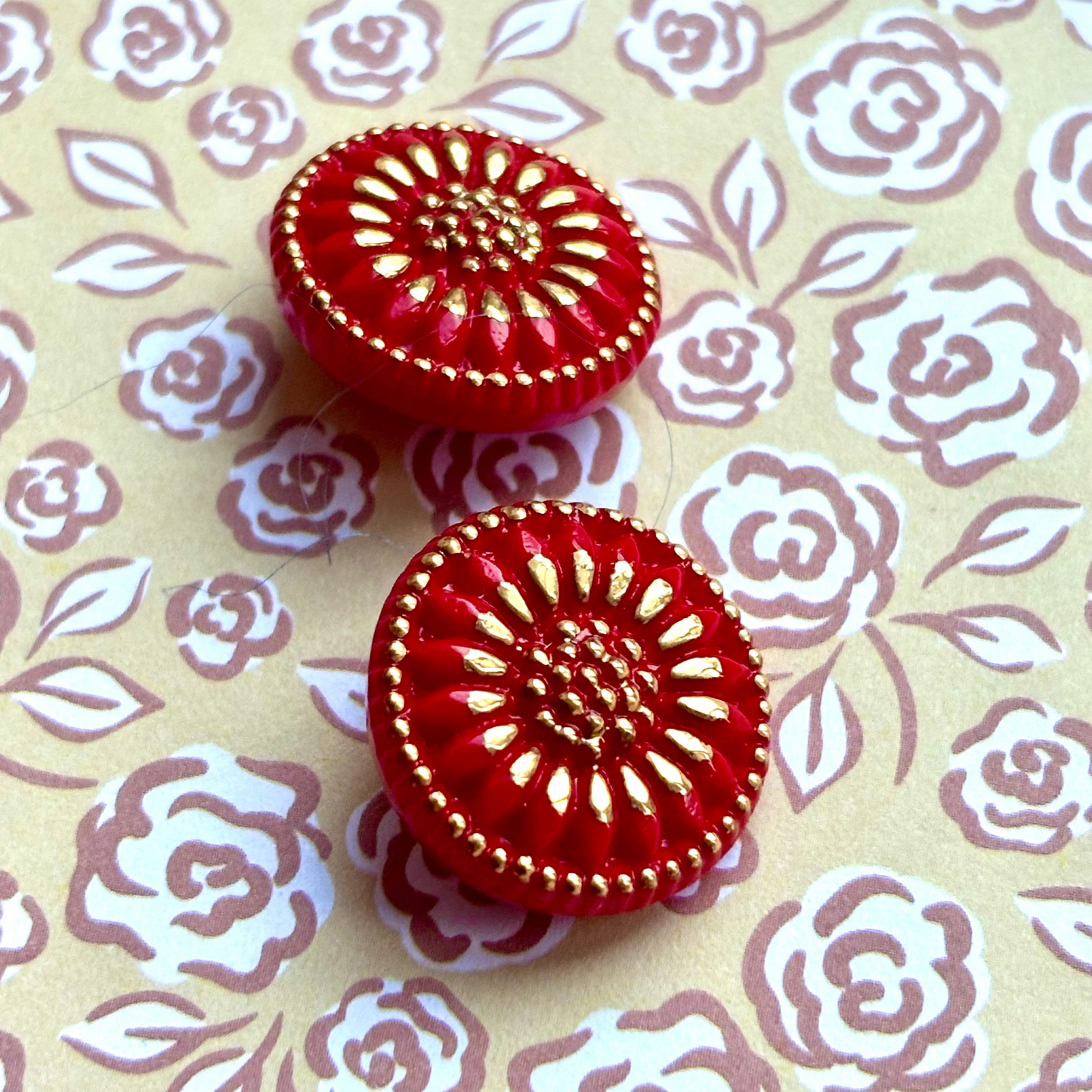 solsikke glasknap rød guld 18mm 