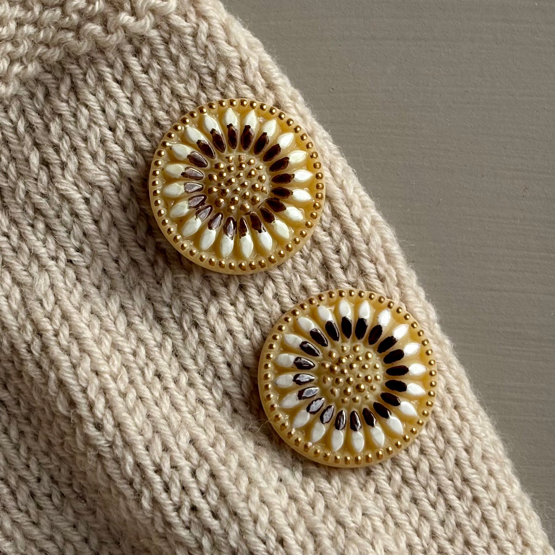 glasknap solsikke 22mm brun guld knap til  strik 