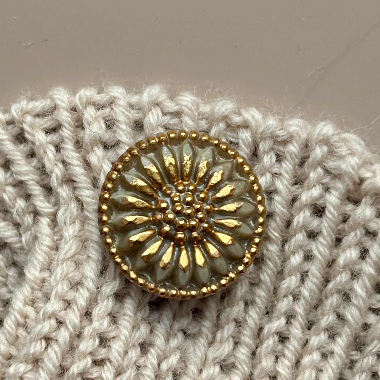 solsikke 18mm glasknap mokka guld 