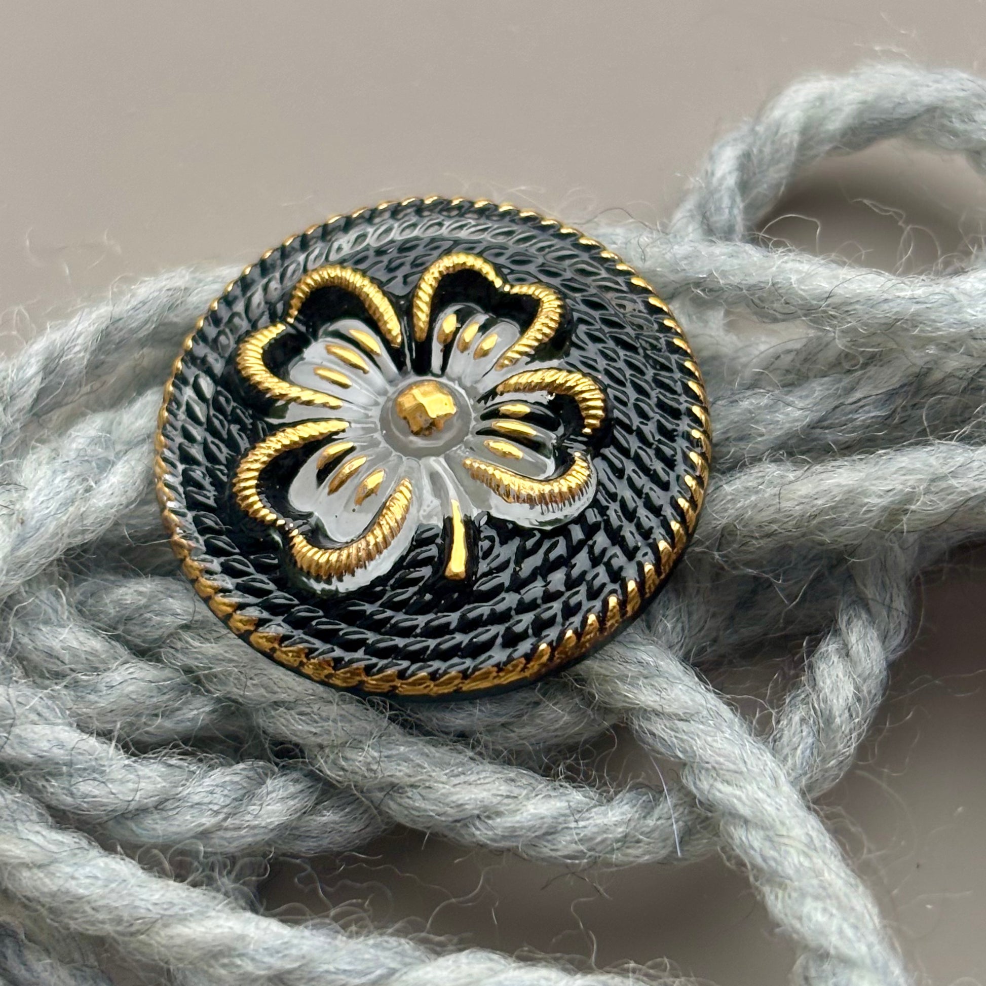 kløver glasknap sort guld 26mm 