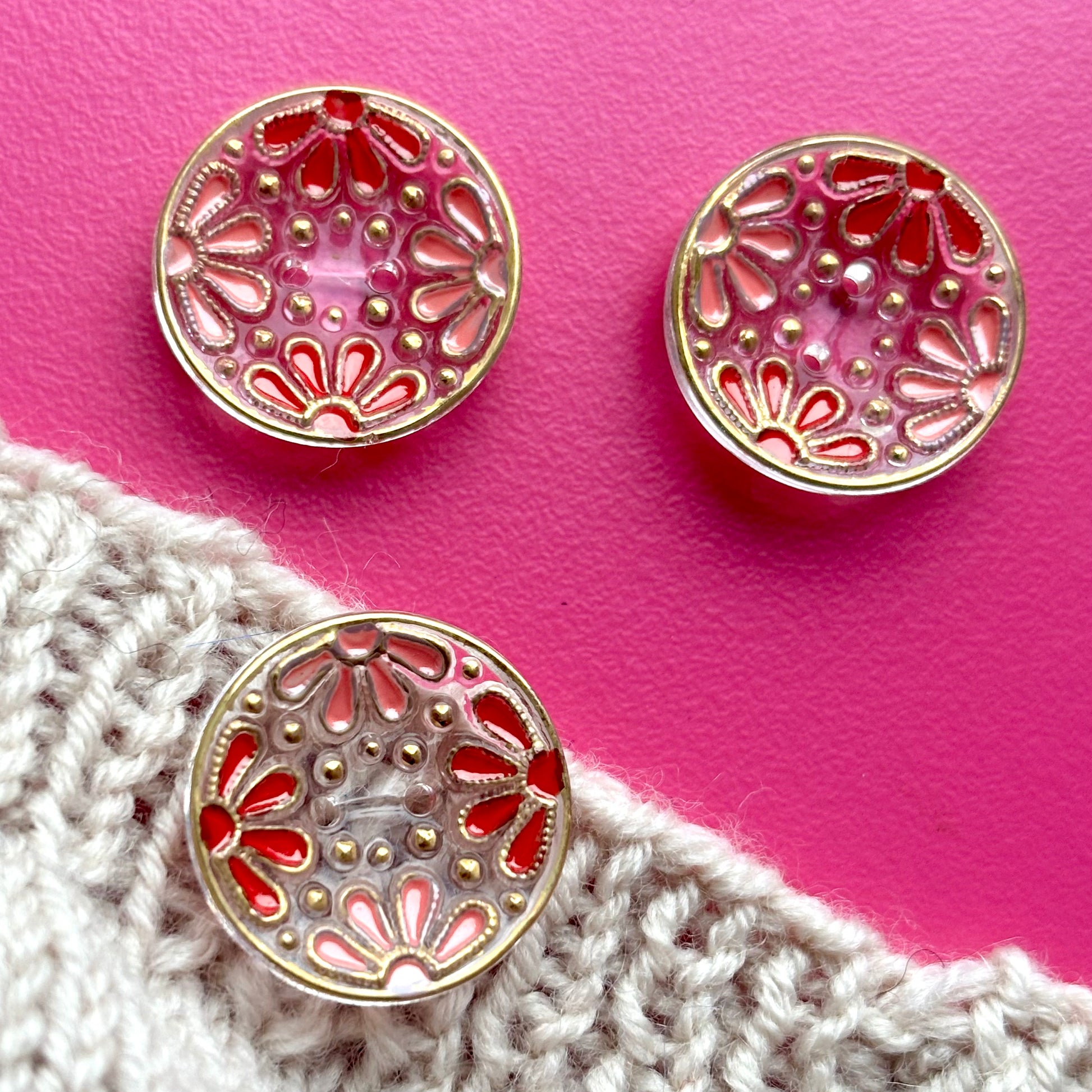 kamelia glasknap 18mm guld rød knap med to huller