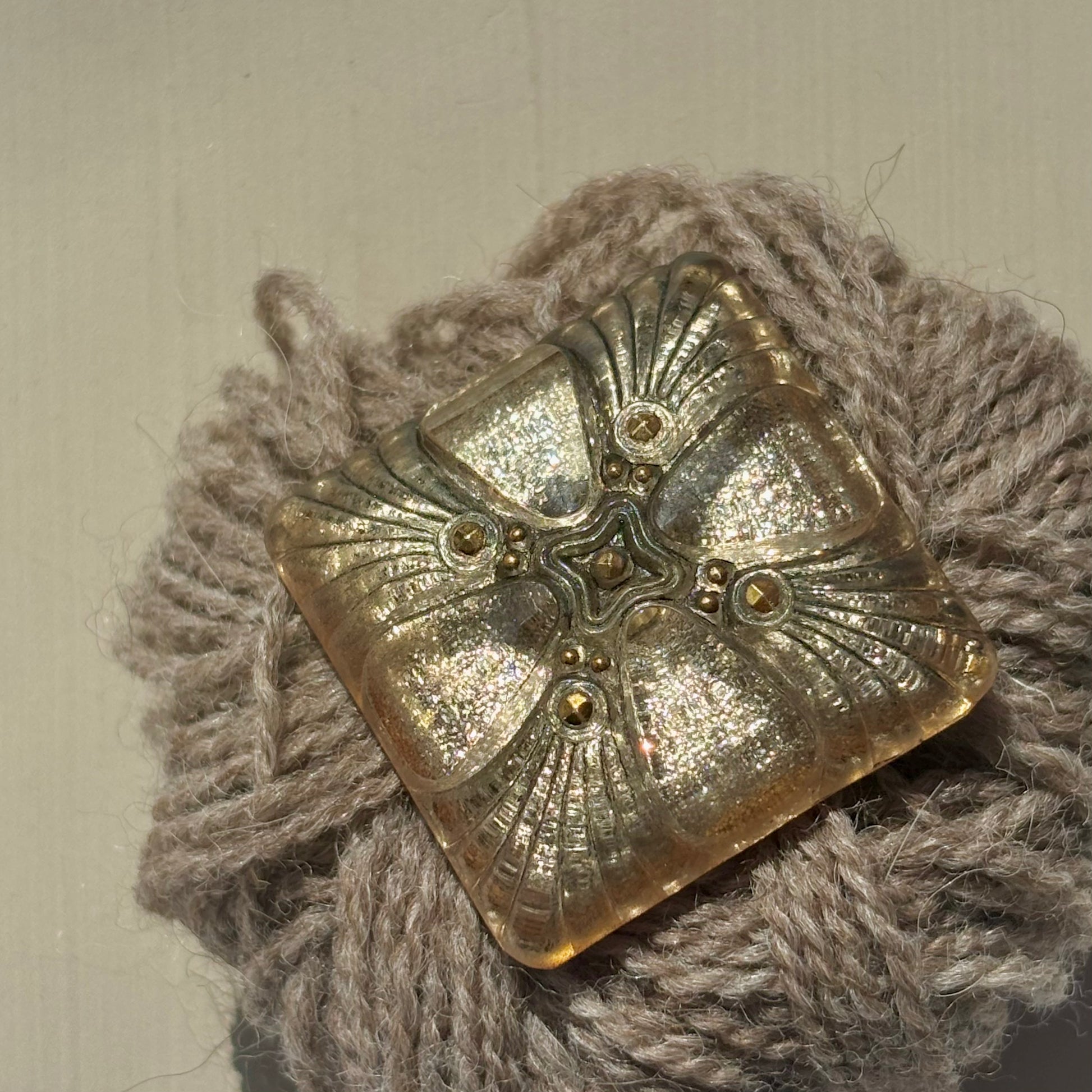 glasknap firkantet 32mm brun guld 