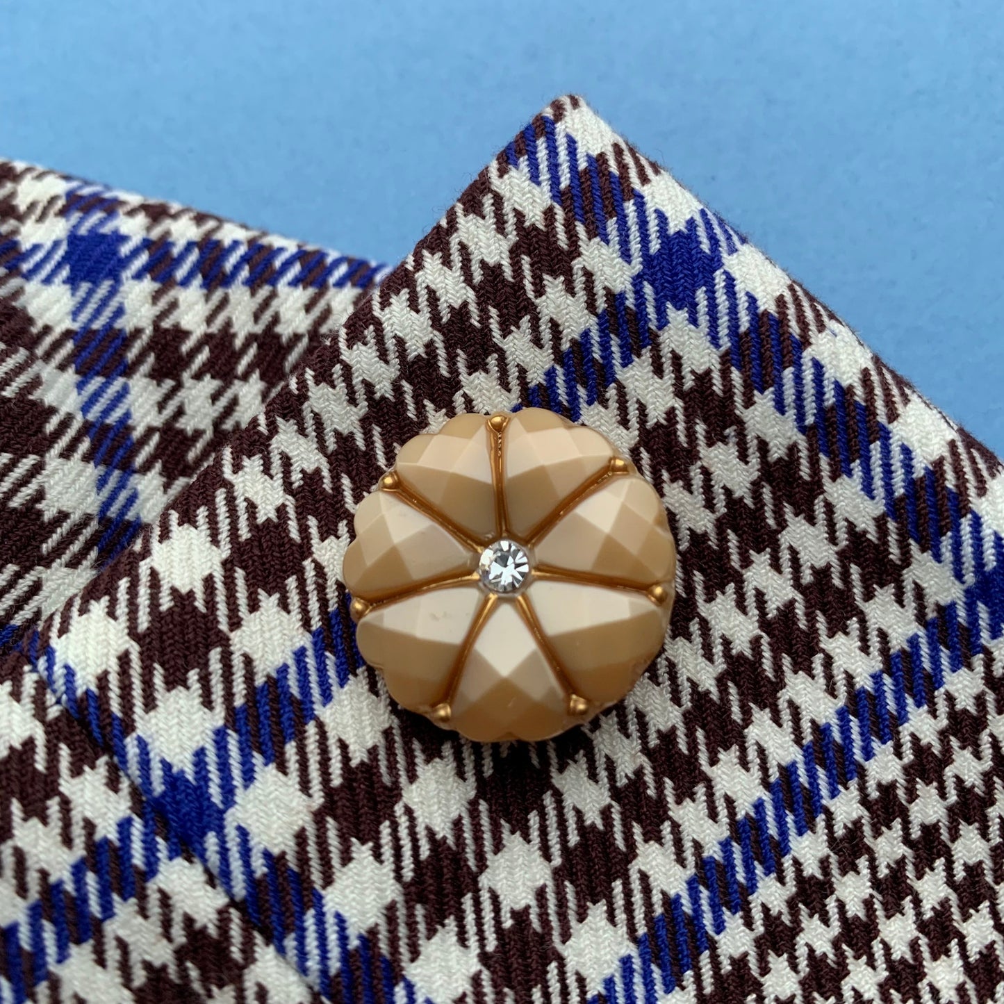 Dahlia brun med guld og klar krystal 22mm