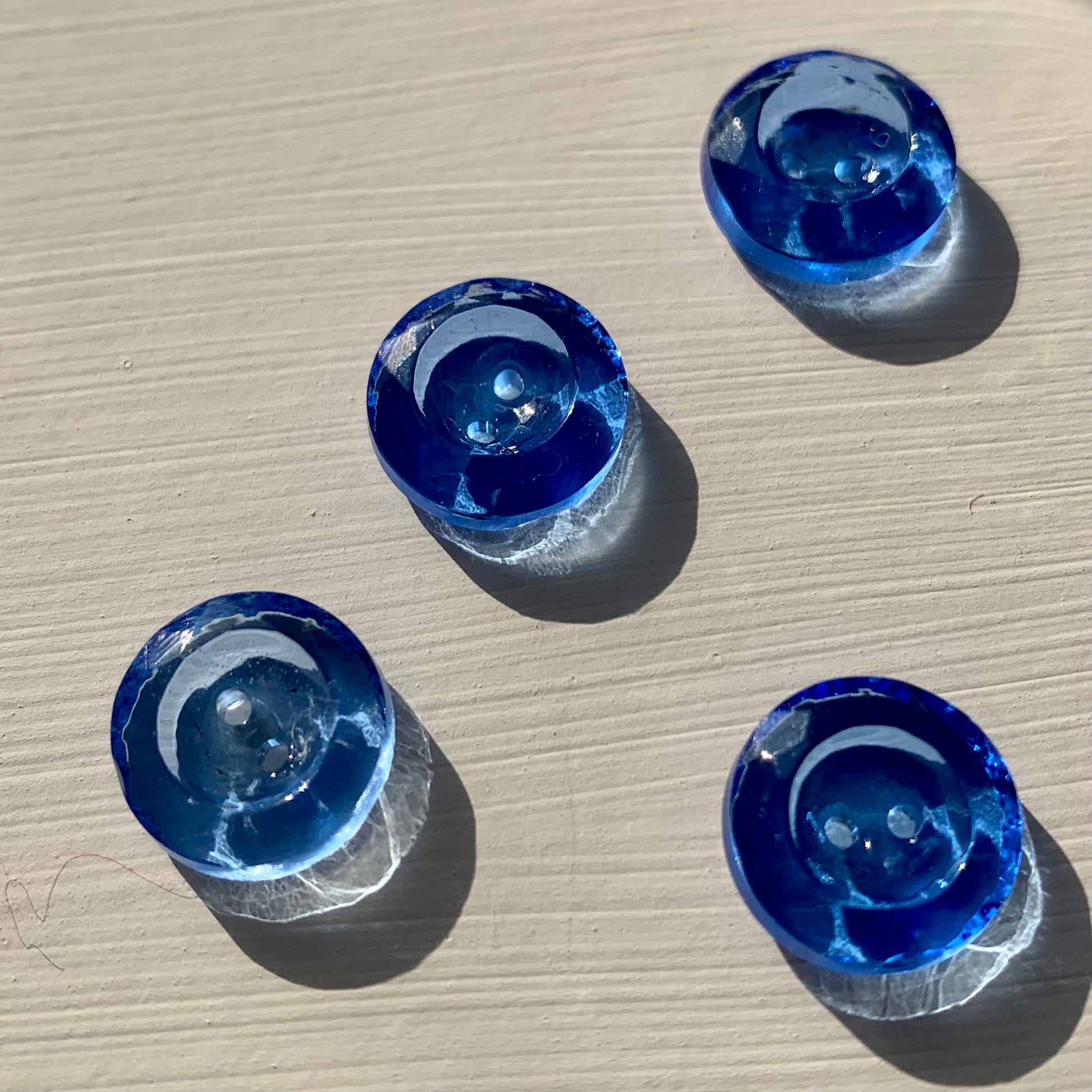 Glasknapper 14mm 2 huller blå