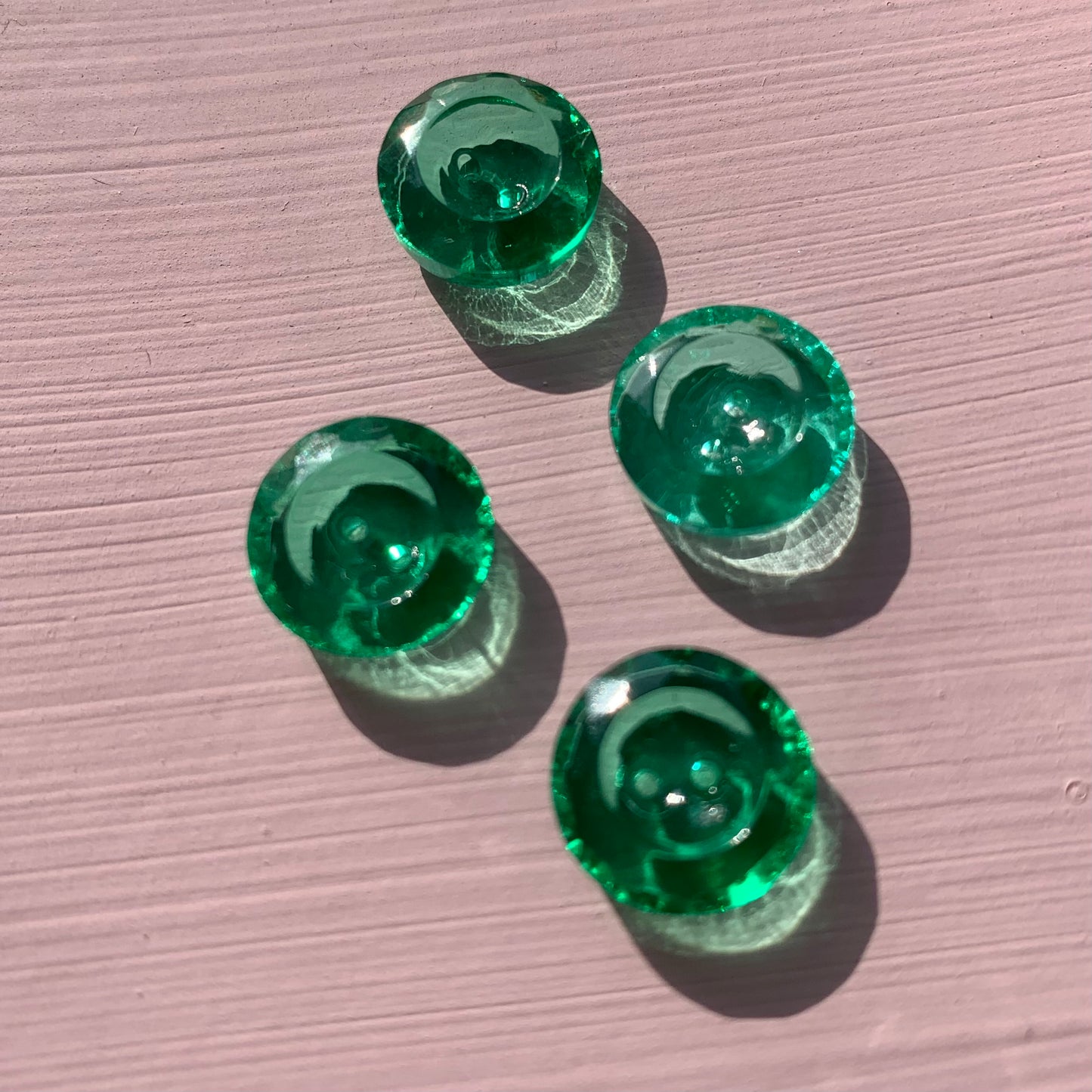 Glasknapper 14mm 2 huller grøn 