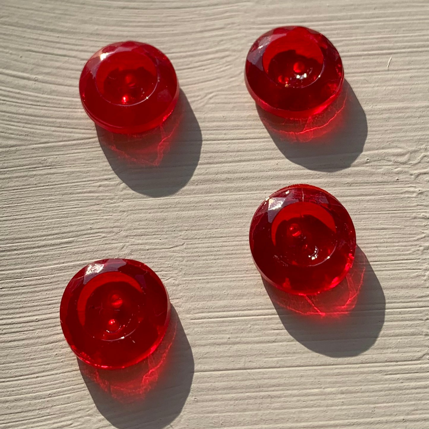 Glasknapper 14mm 2 huller rød 